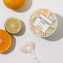 Dybderensende fugtgivende makeupfjerner som fjerner makeup og solcreme uden at fedte. Skøn duft af citrus. God til tør hud